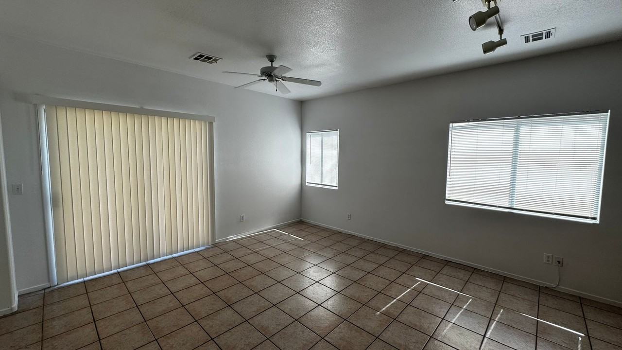 7290 Golden Star Ave - Photo 7 of 36
