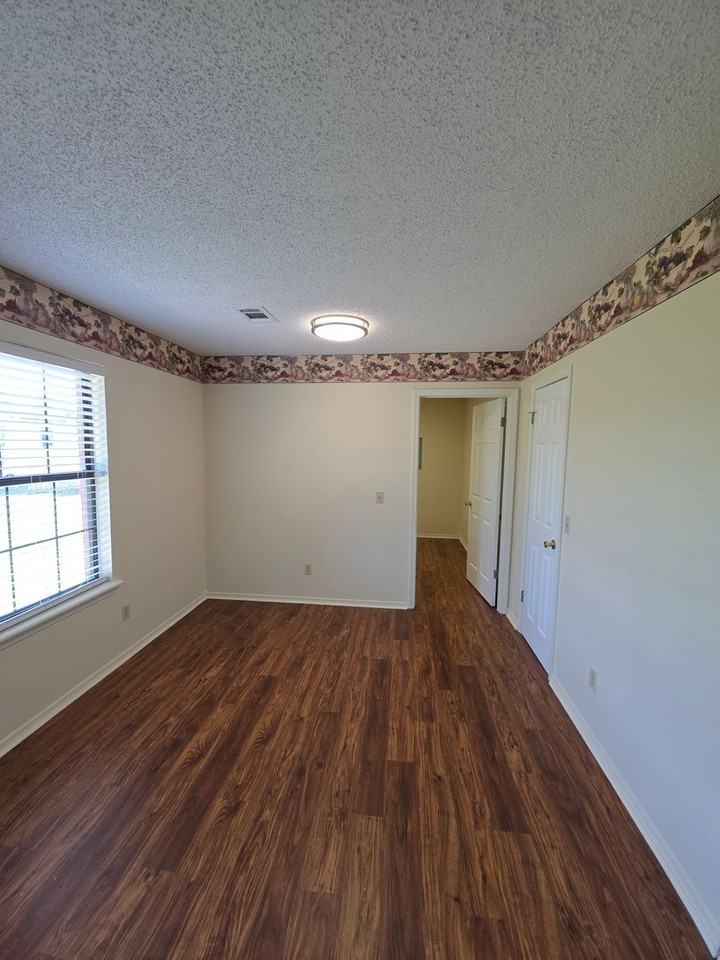 504 E 14th St - Photo 5 of 16