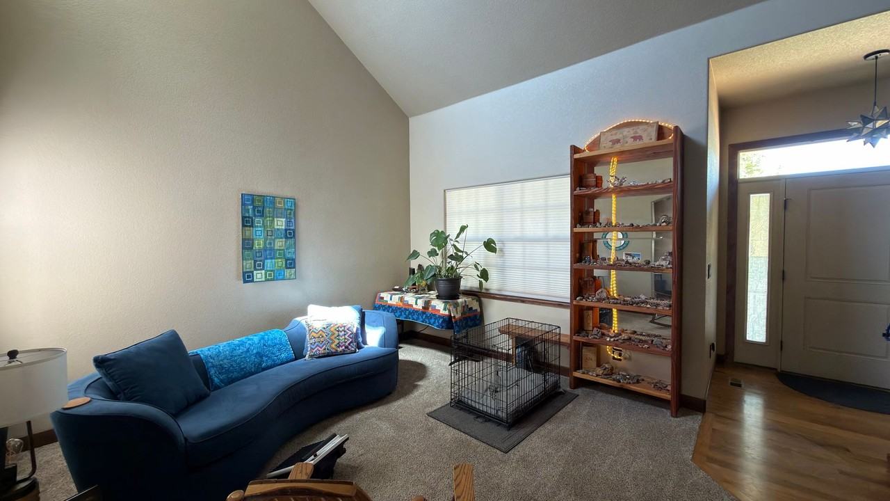 296 Sloan Dr - Photo 4 of 35