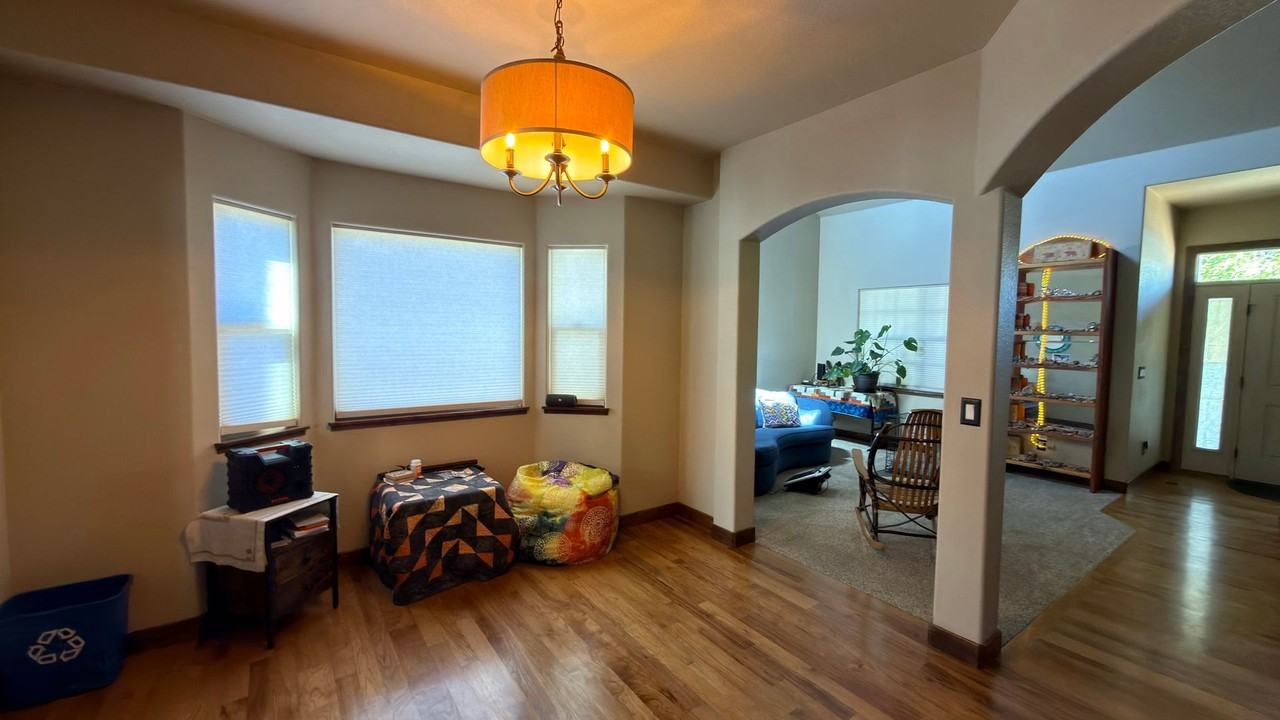 296 Sloan Dr - Photo 5 of 35