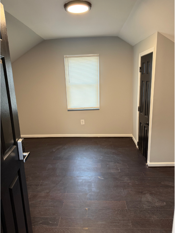 4613 Asbury ave - Photo 2 of 34