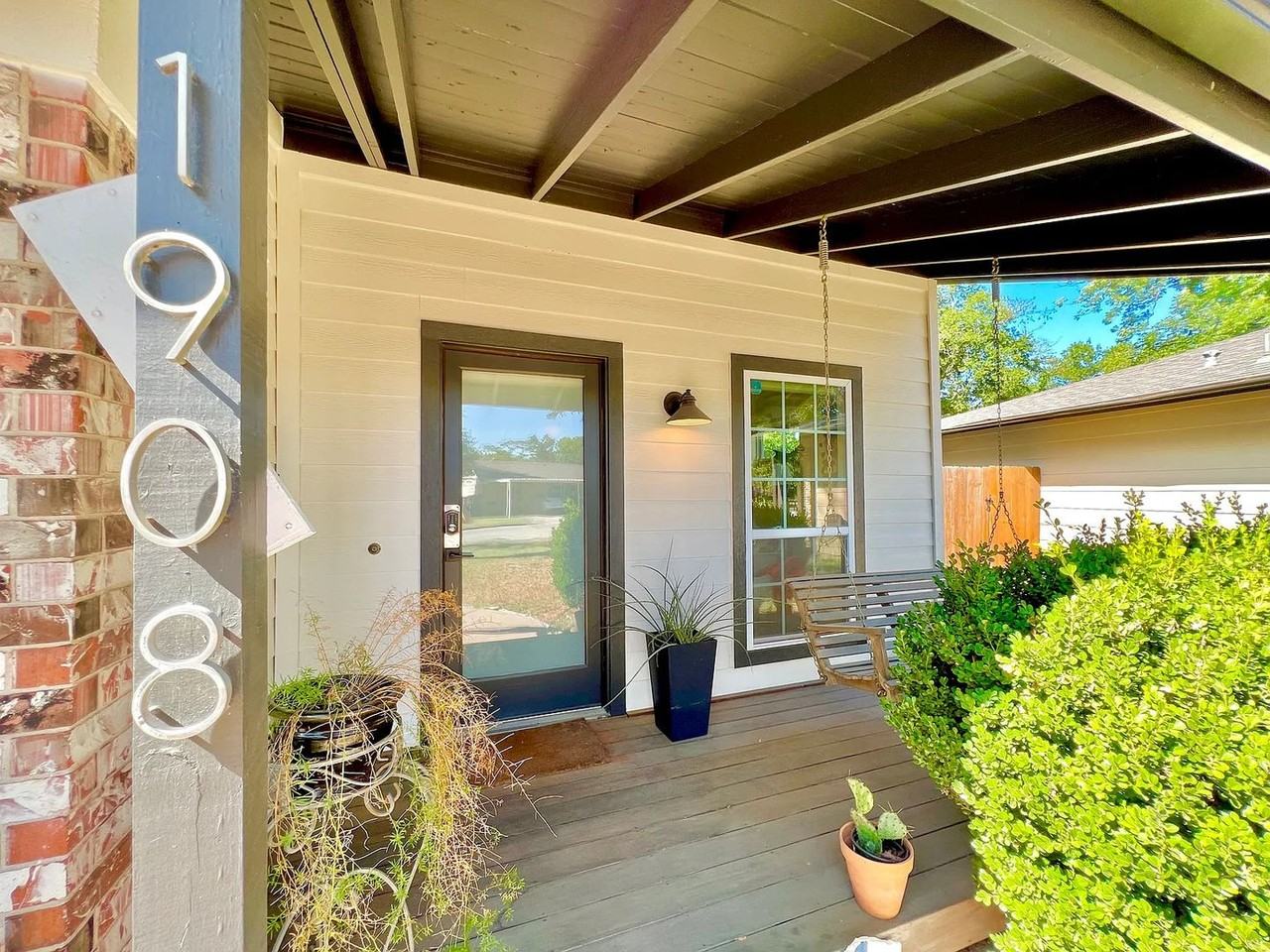 1908 Joy Ln - Photo 2 of 31