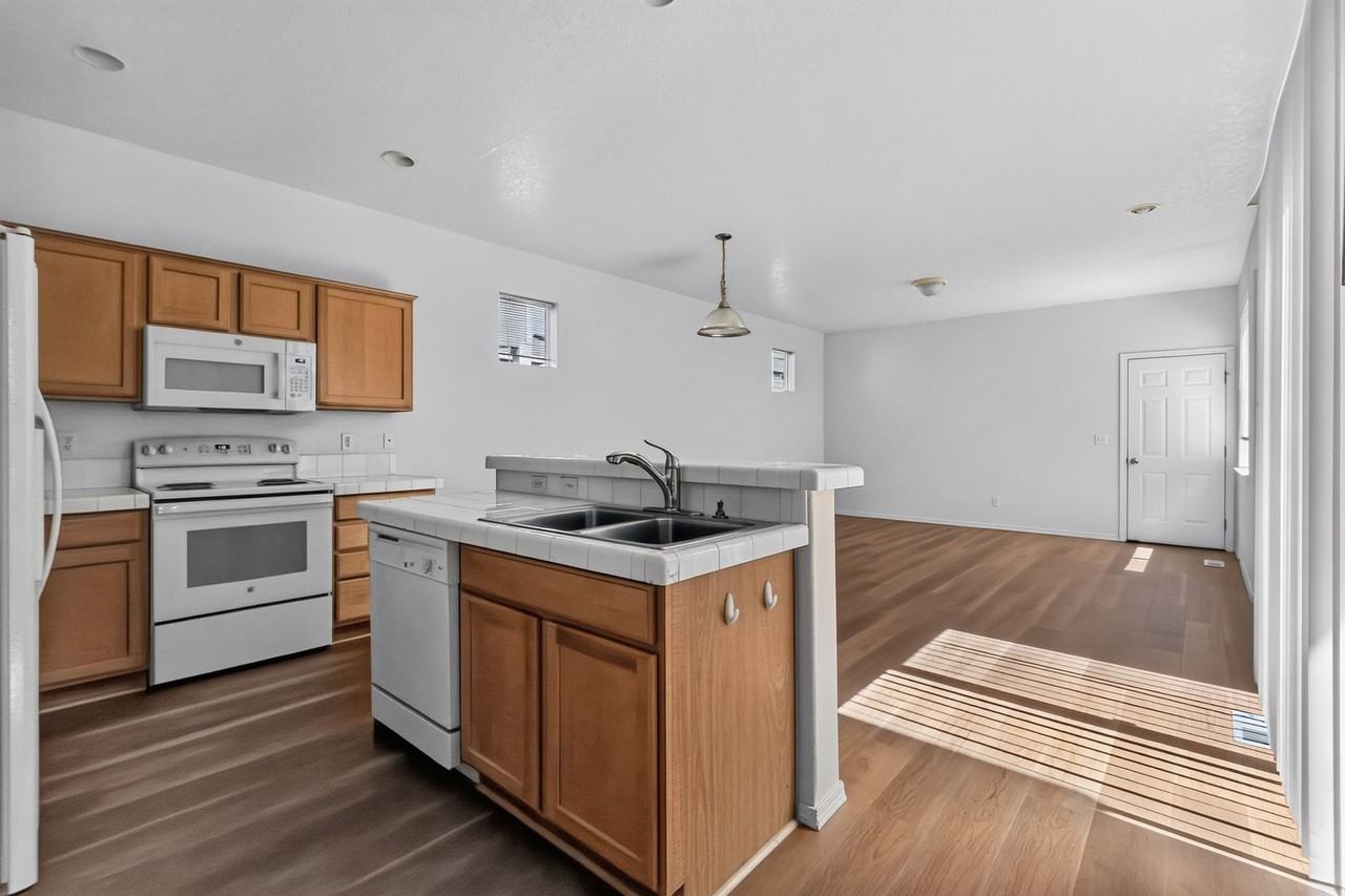 1506 Se Kobus Way - Photo 5 of 18