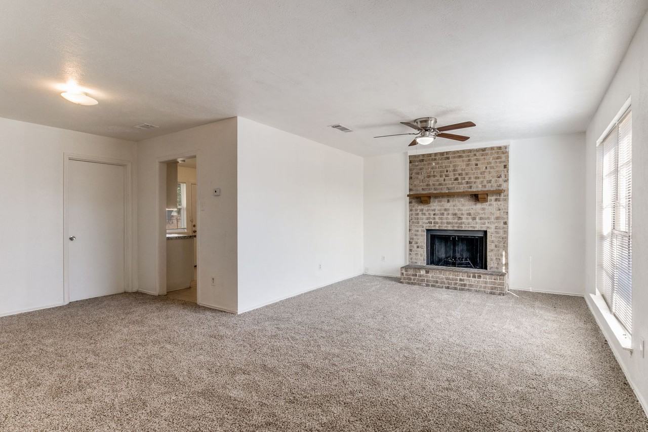 2321 Colonial - Photo 4 of 25