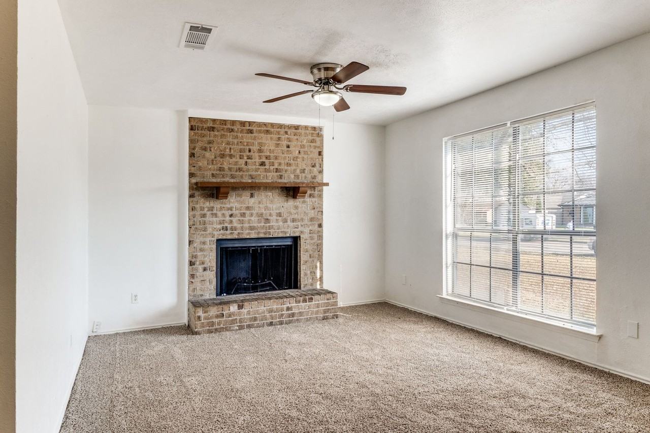 2321 Colonial - Photo 5 of 25