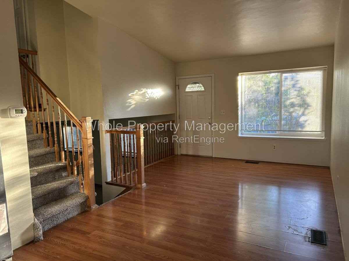 5030 S Independence Ct - Photo 3 of 10