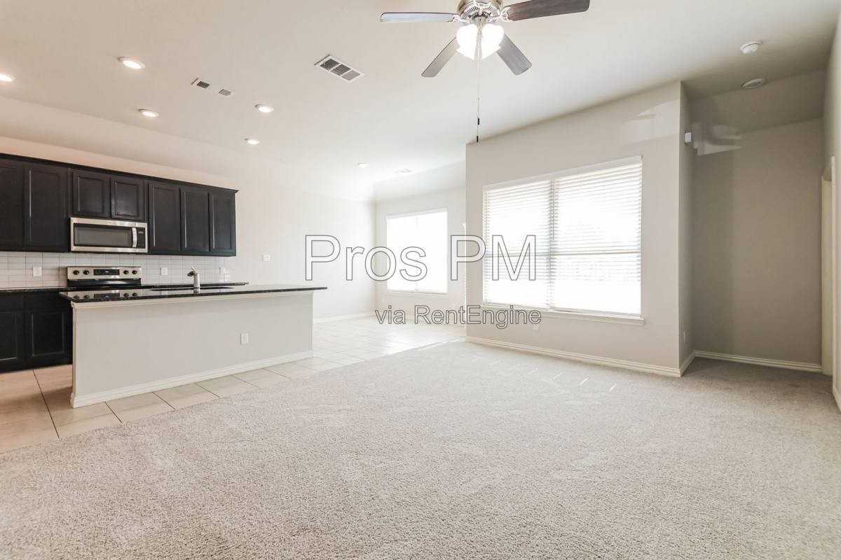 1120 Salem Dr - Photo 4 of 10