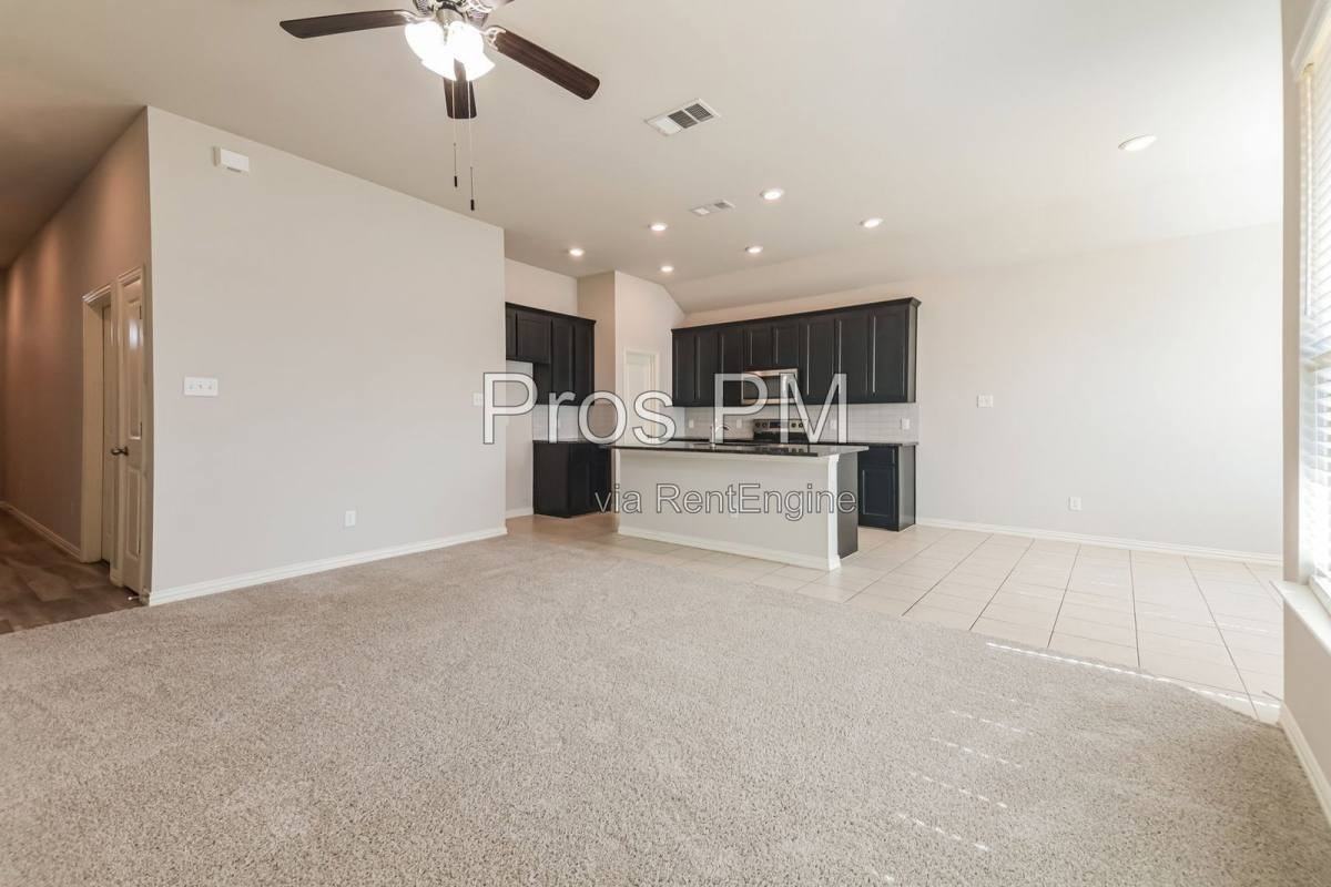 1120 Salem Dr - Photo 5 of 10