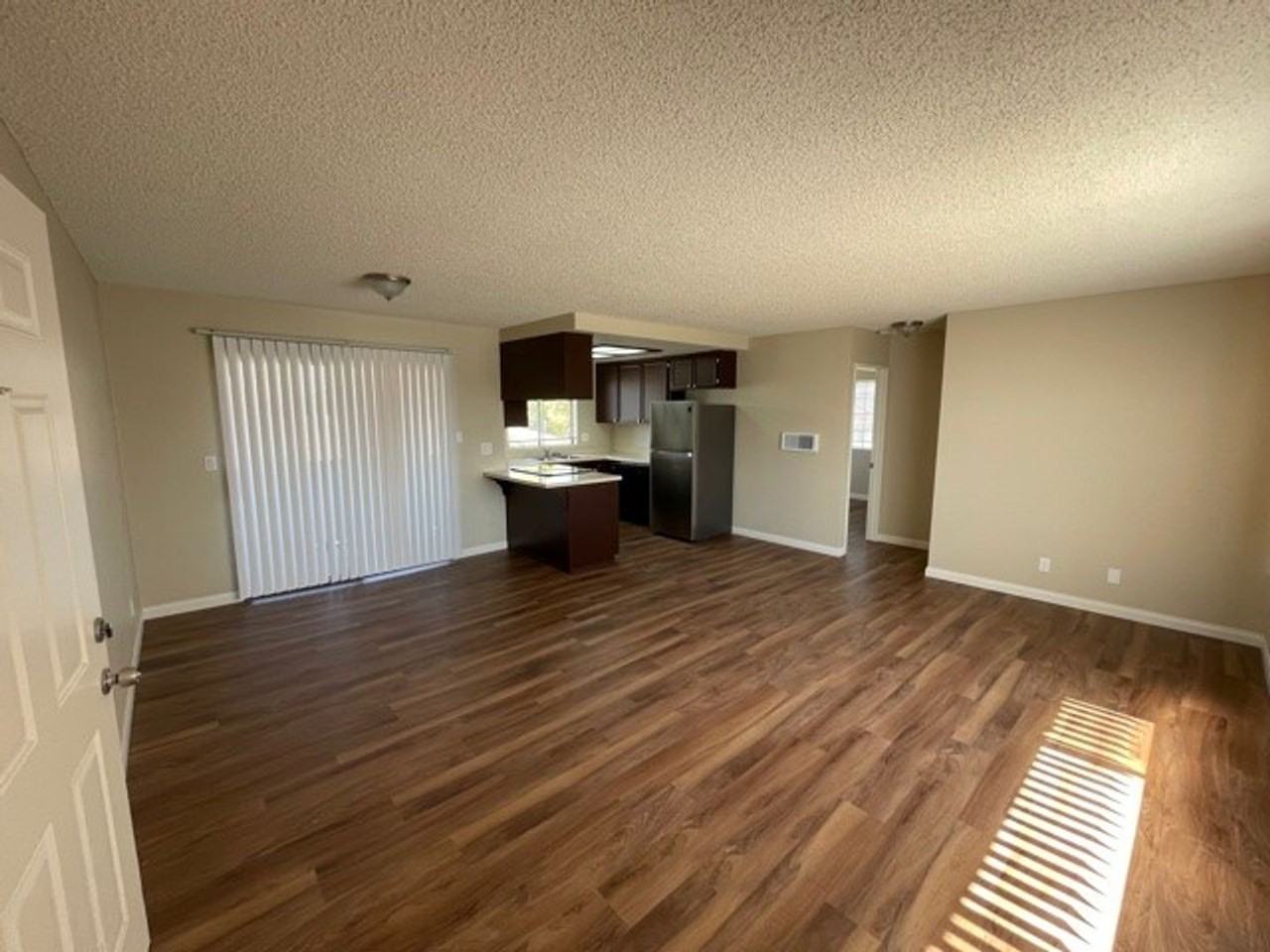 140 Cedar Ave - Photo 4 of 14