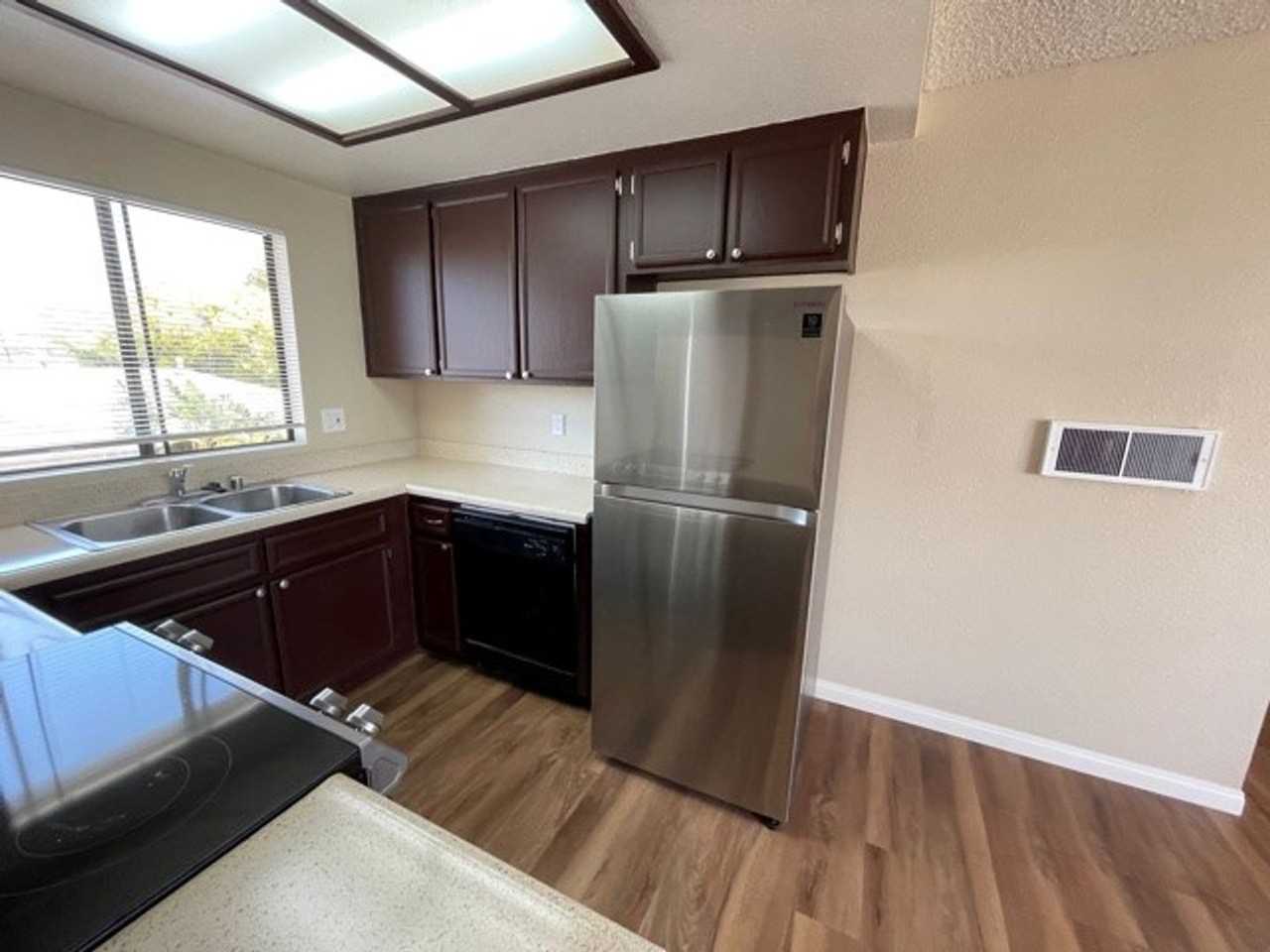 140 Cedar Ave - Photo 5 of 14