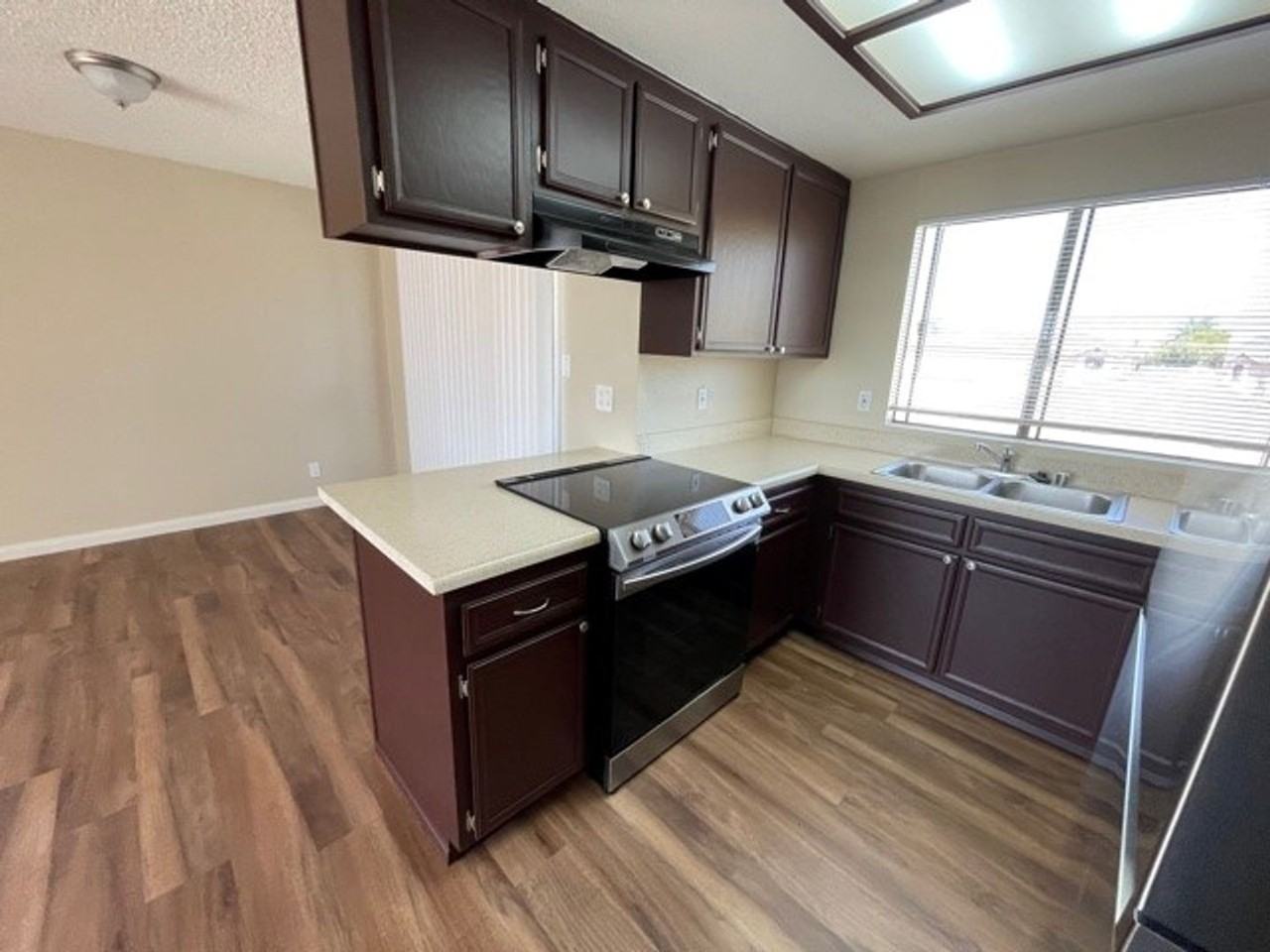140 Cedar Ave - Photo 7 of 14