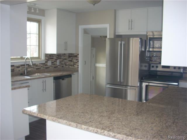 23901 Rockford St - Photo 3 of 24