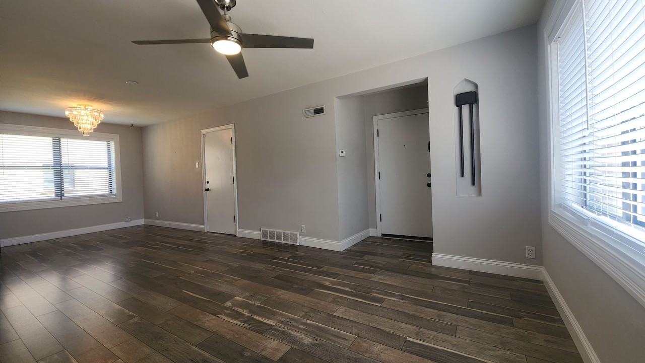 5878 Nottingham - Photo 4 of 12