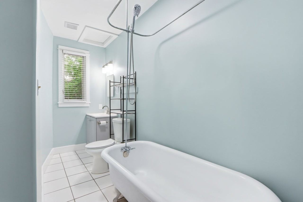 216 E Henry St #A - Photo 7 of 32