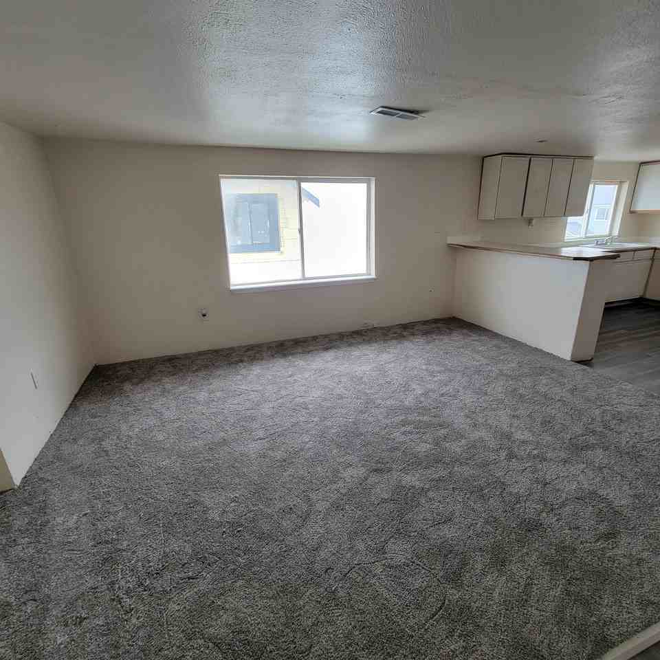 NE Spokane 2 bedroom apartment (Fresh paint and flooring) - Photo 4 of 7