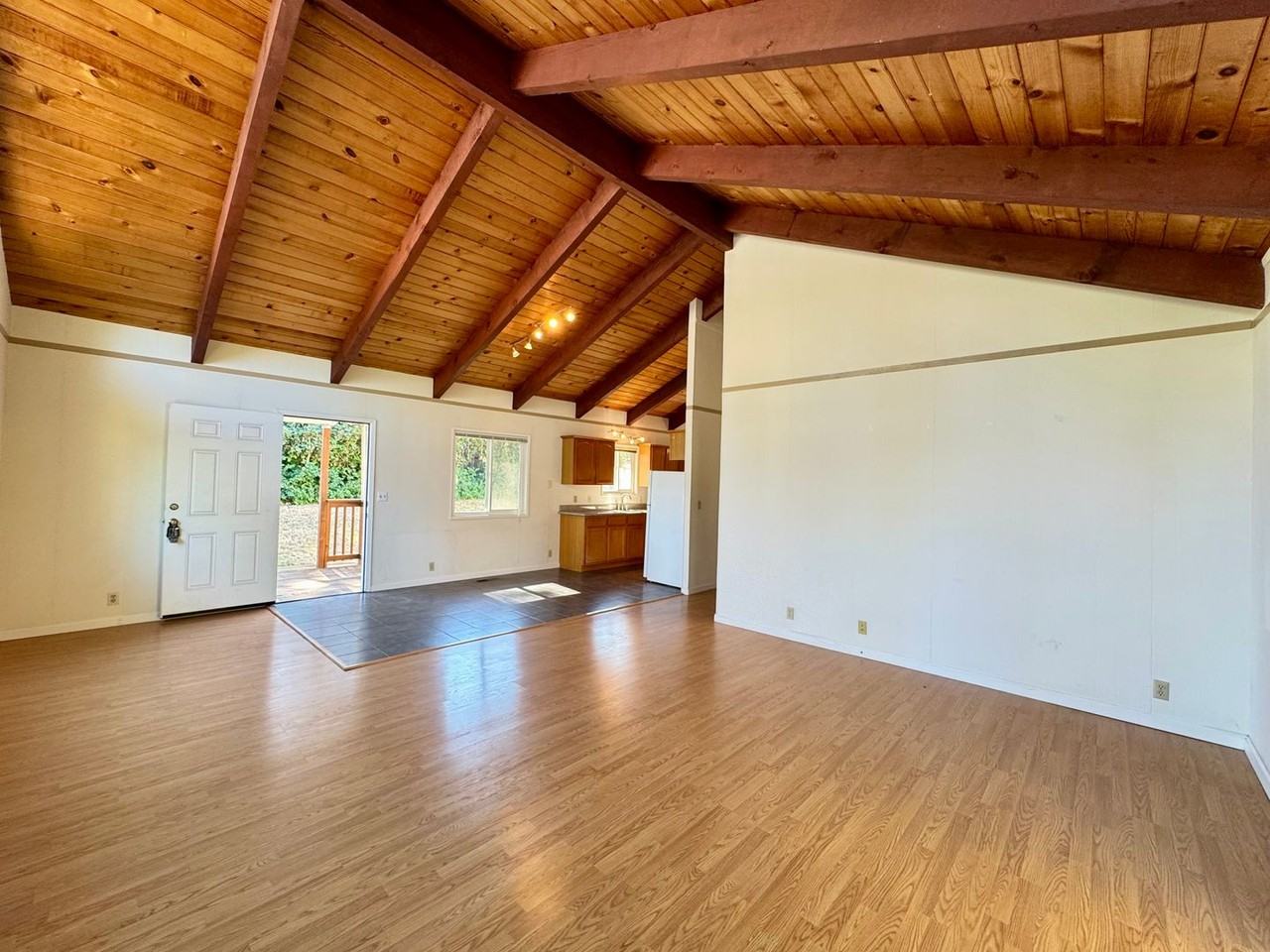 11447 Lower Circle Dr - Photo 5 of 22