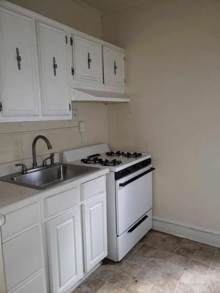 1320 Linden St - Photo 2 of 9