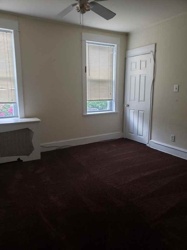 1320 Linden St - Photo 4 of 9