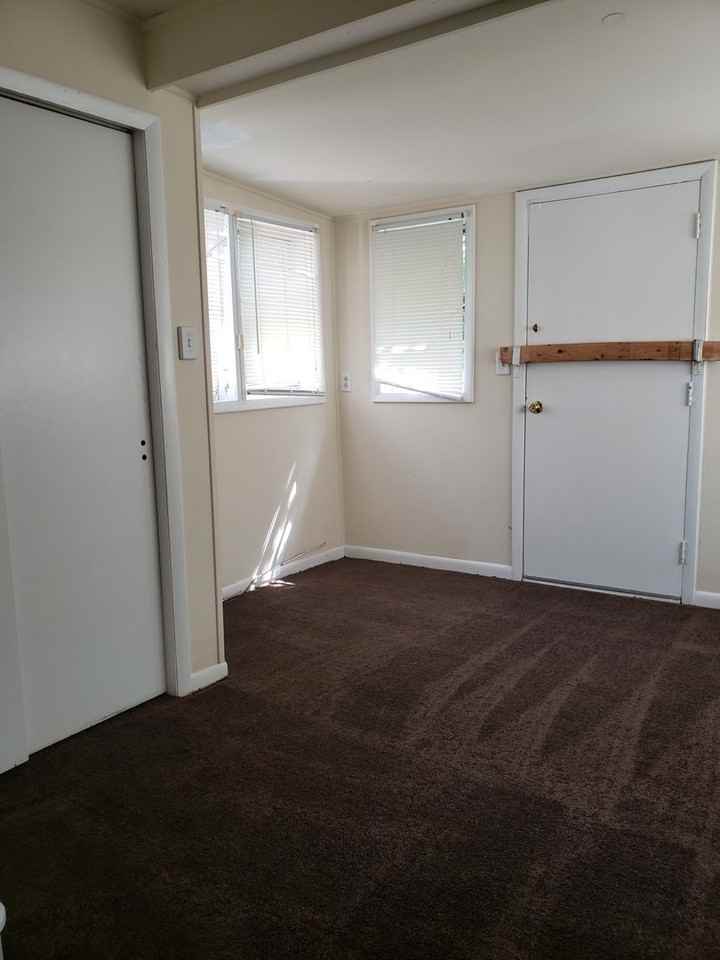 1320 Linden St - Photo 7 of 9