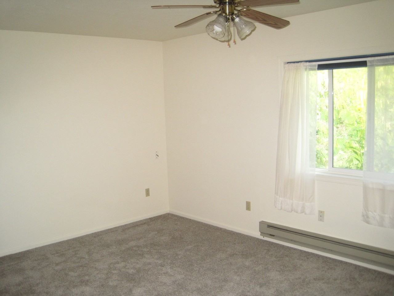 874 Glendale Ave - Photo 6 of 10
