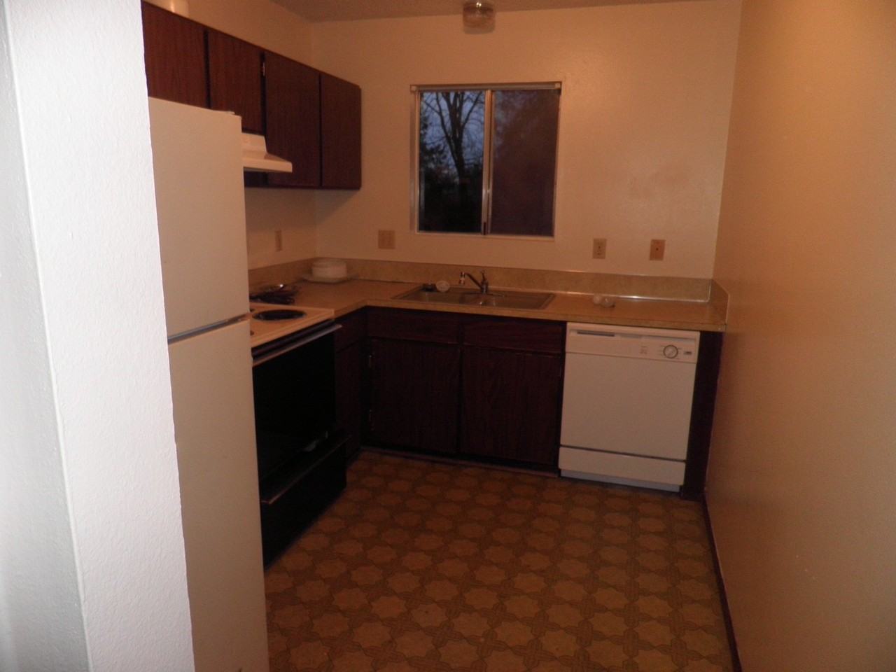 700 Ne 10th St #H - Photo 3 of 6