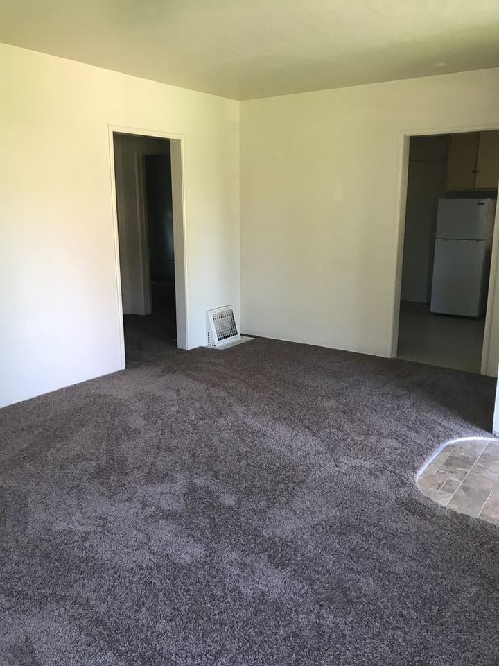 904 Taber Ave - Photo 2 of 6