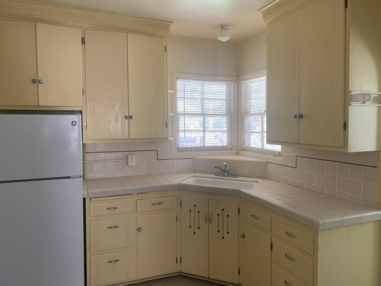 904 Taber Ave - Photo 4 of 6