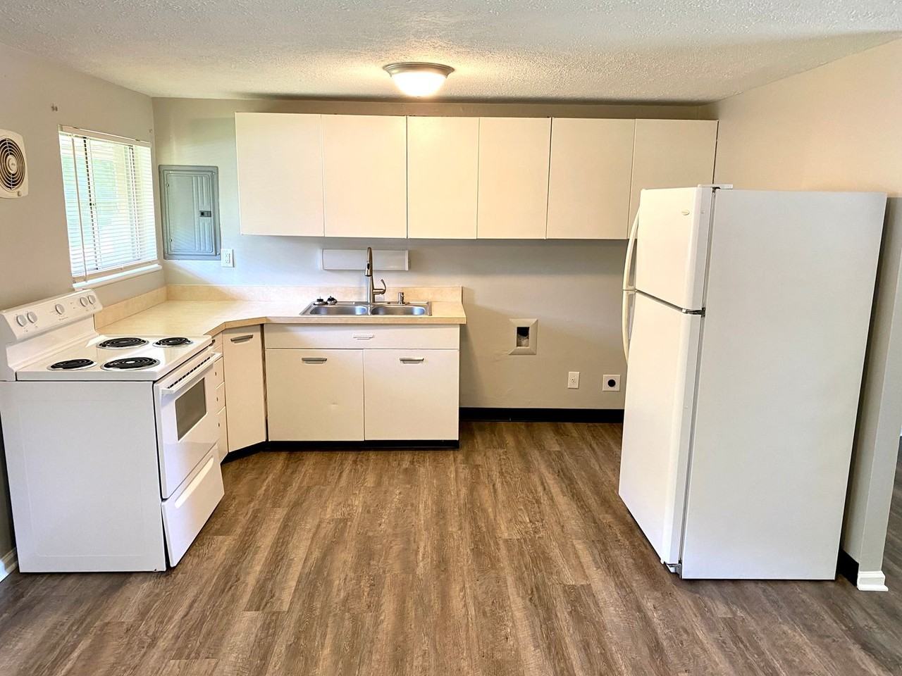 4417 Grayson St - Photo 5 of 15