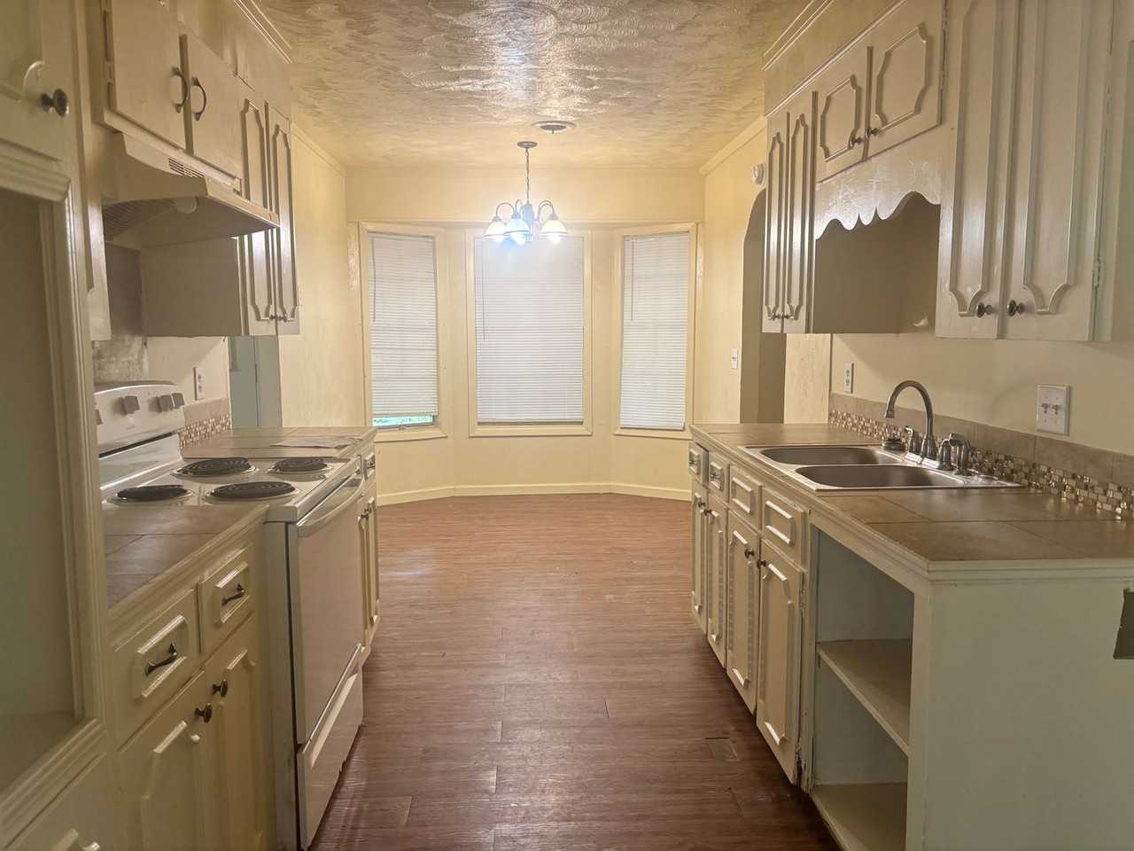 951 Metairie Rd - Photo 3 of 12