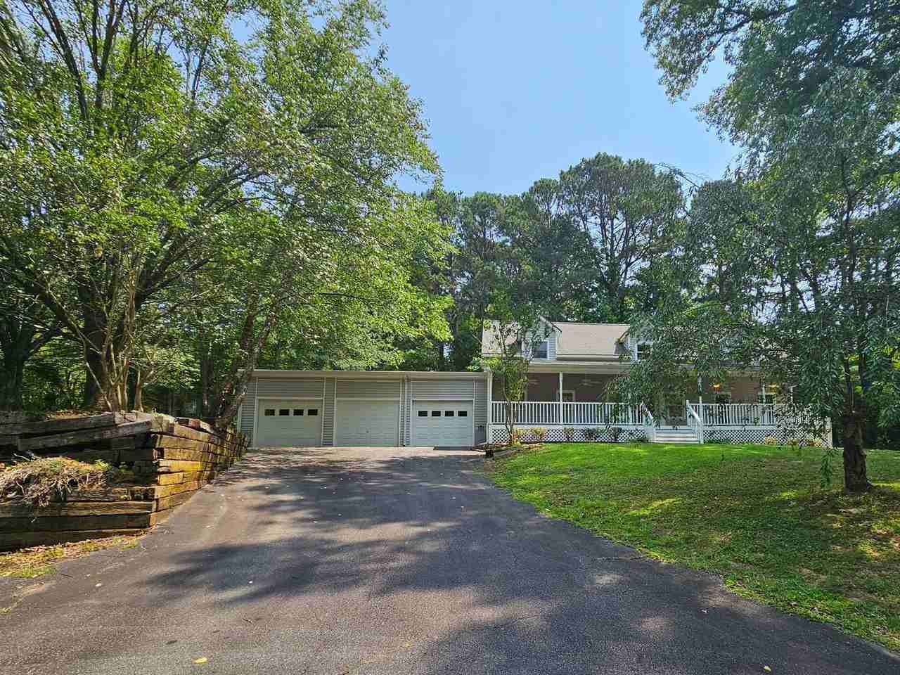 1653 Wildwood Rd - Photo 3 of 50