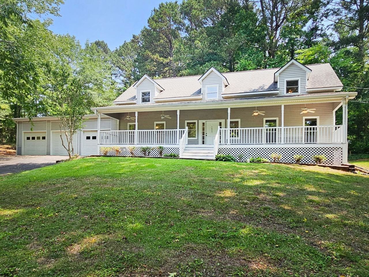 1653 Wildwood Rd - Photo 4 of 50