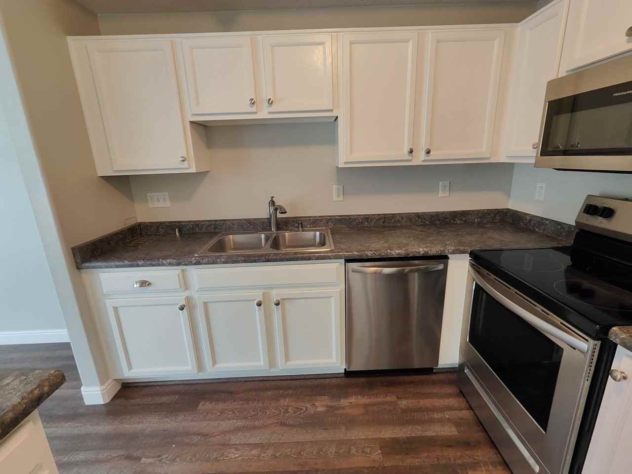 14244 S Daisyfield Dr - Photo 5 of 32