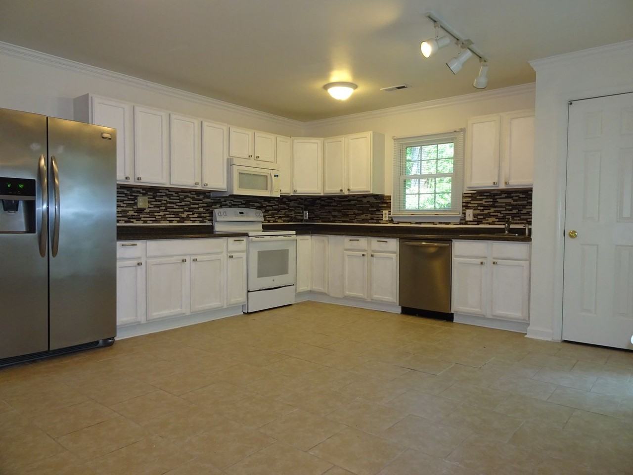 118 Chippenham Dr Apt H - Photo 5 of 16