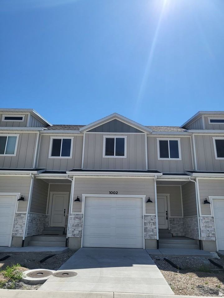 1002 E 1300 S - Photo 2 of 38