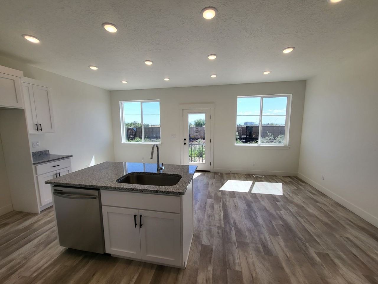 1002 E 1300 S - Photo 4 of 38