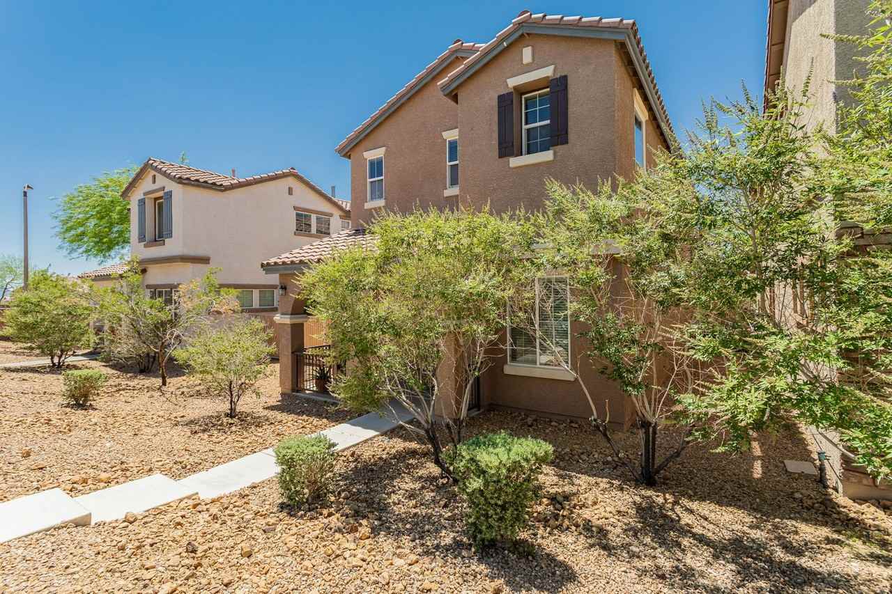 8611 Splendid Leaf Ct - Photo 3 of 45