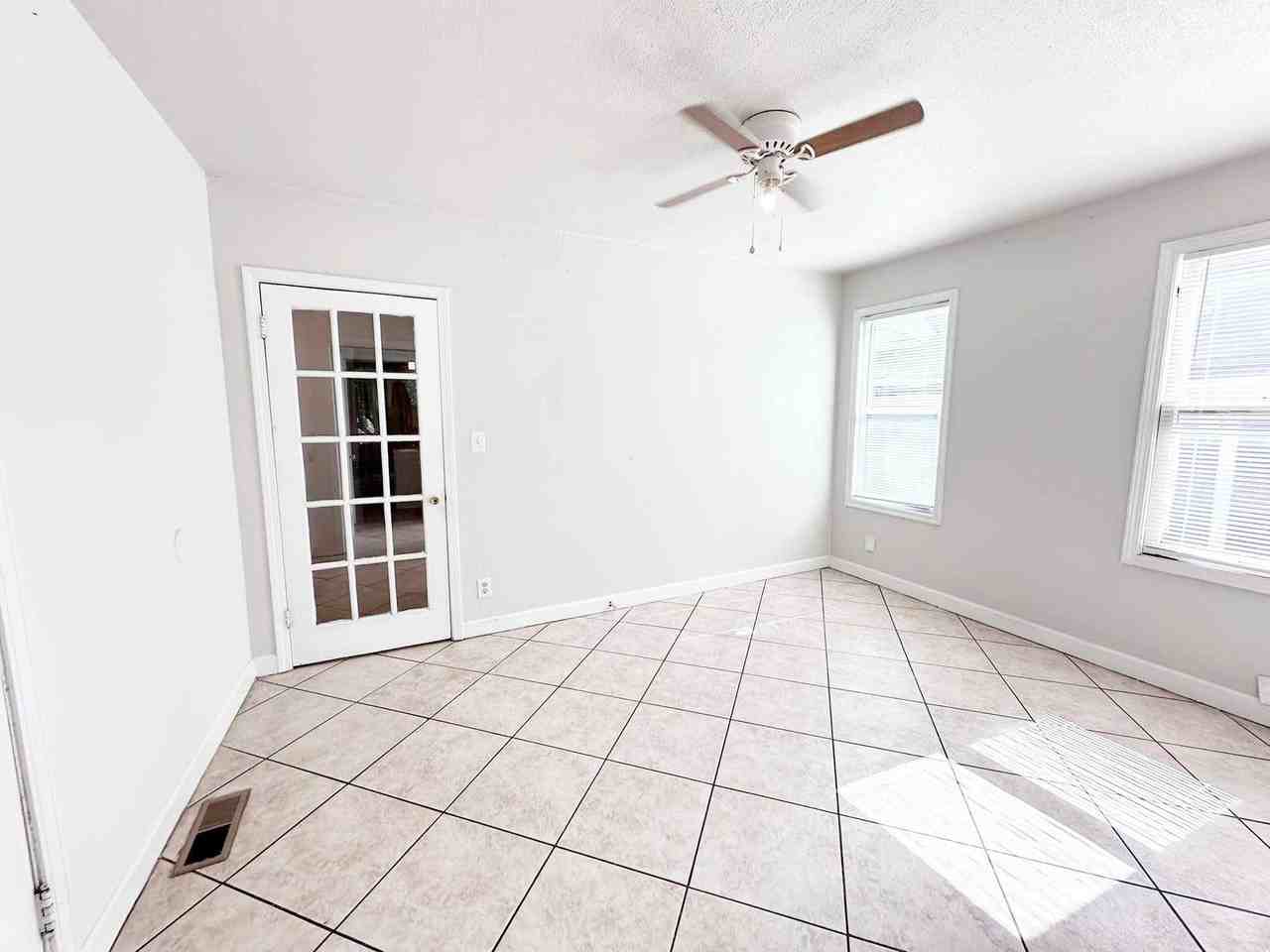 2305 Nw 15th St #B - Photo 6 of 14