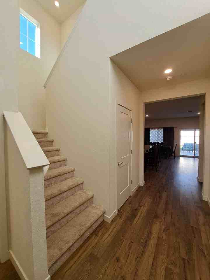 1160 Yale Dr - Photo 3 of 33