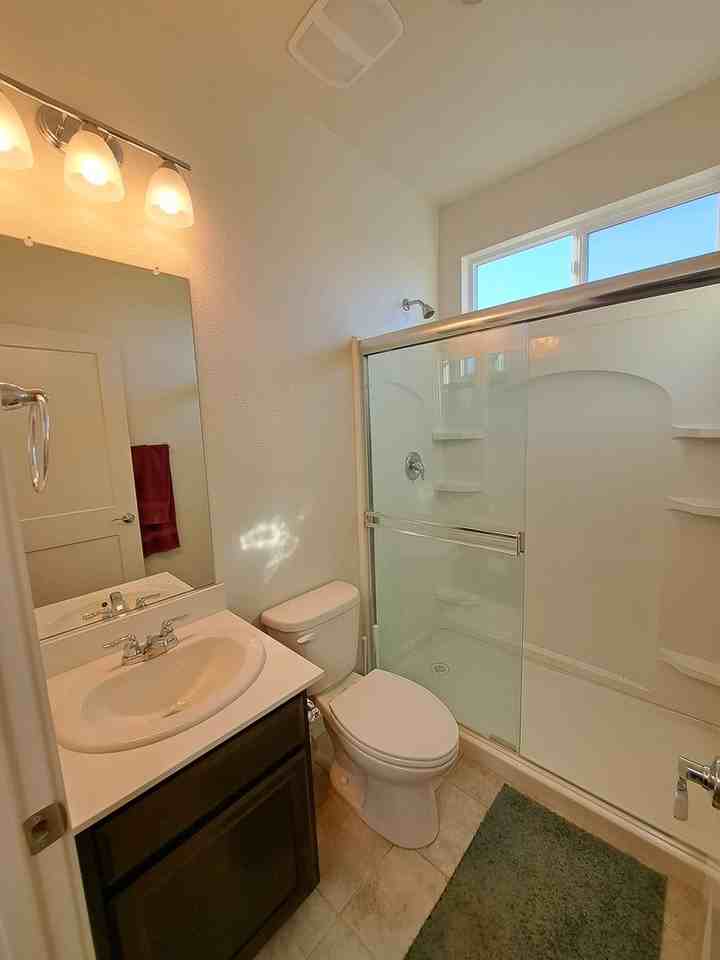 1160 Yale Dr - Photo 5 of 33