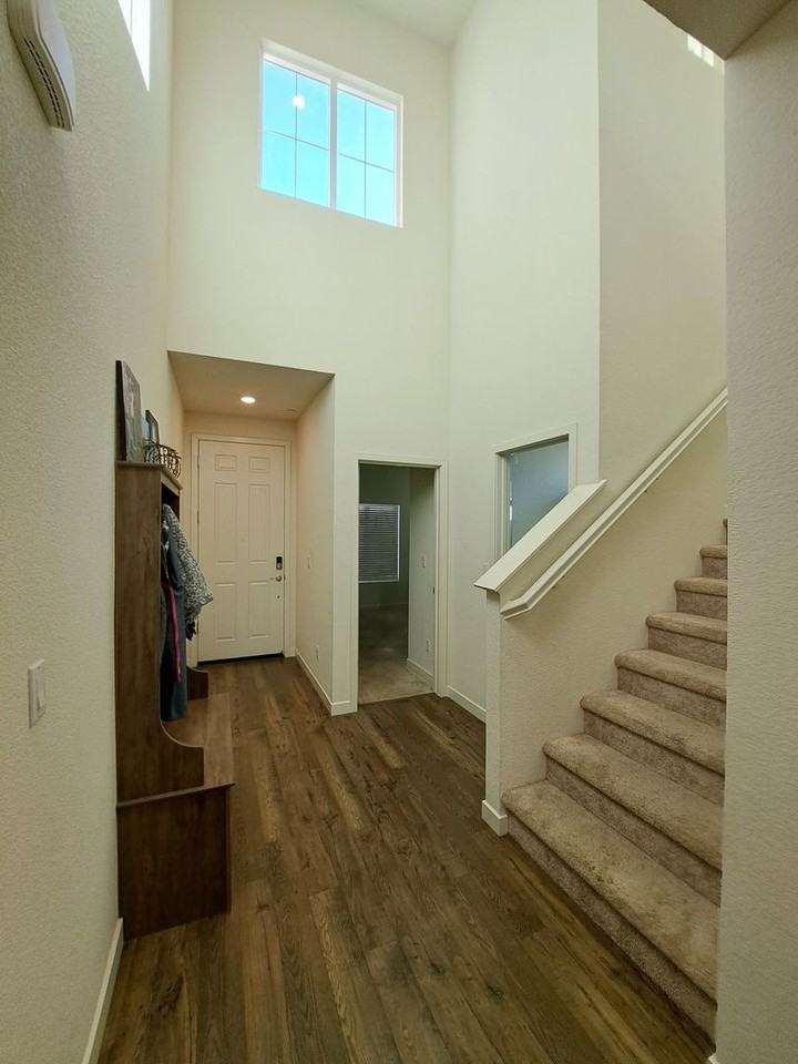 1160 Yale Dr - Photo 6 of 33