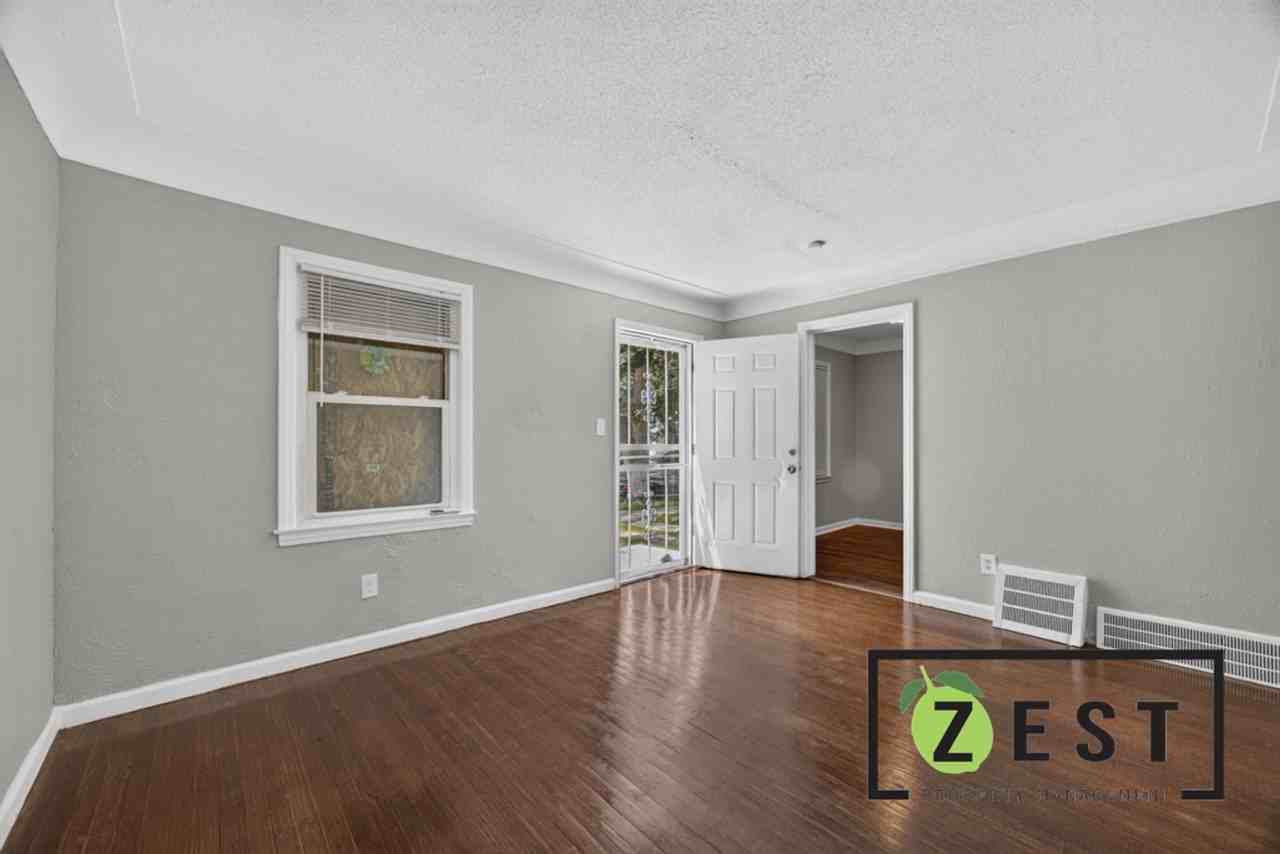 20056 Barlow St - Photo 2 of 27