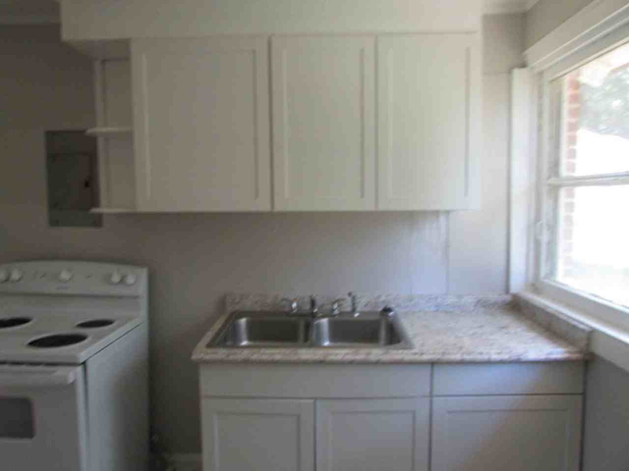 223 Highland Ave - Photo 4 of 12