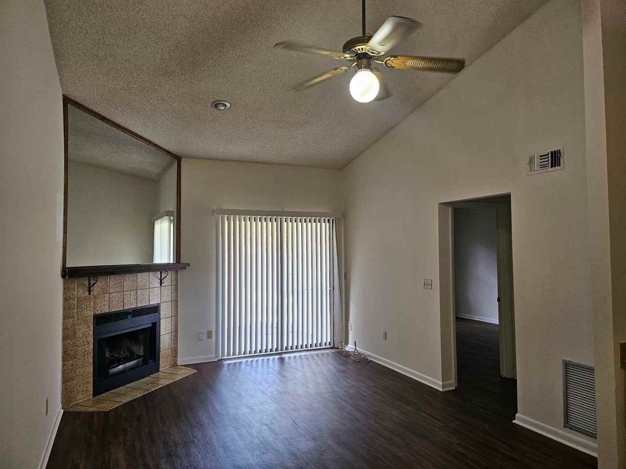 1343 Jefferson Ave #C - Photo 2 of 14