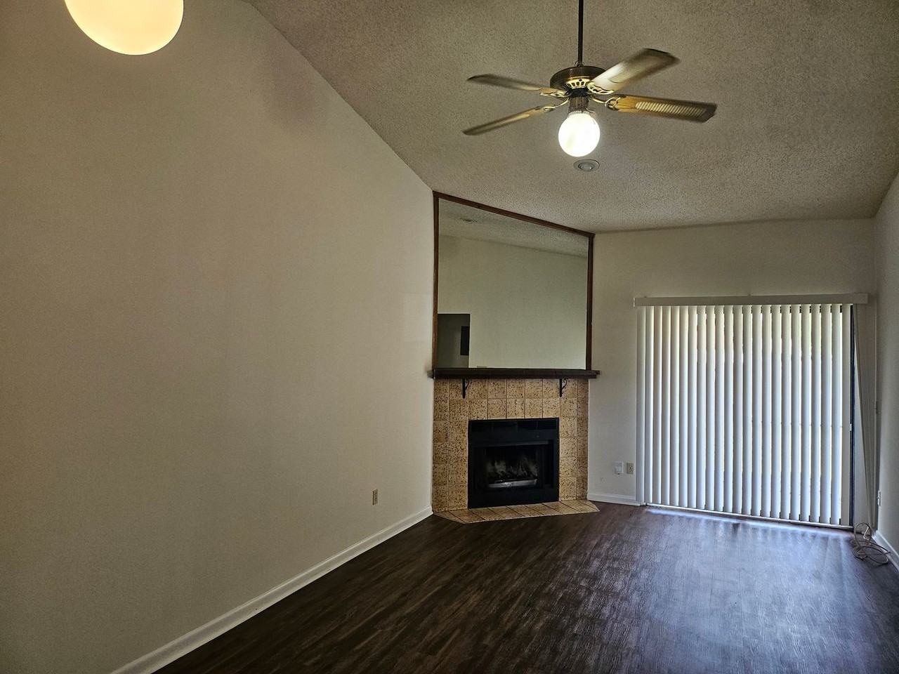 1343 Jefferson Ave #C - Photo 3 of 14