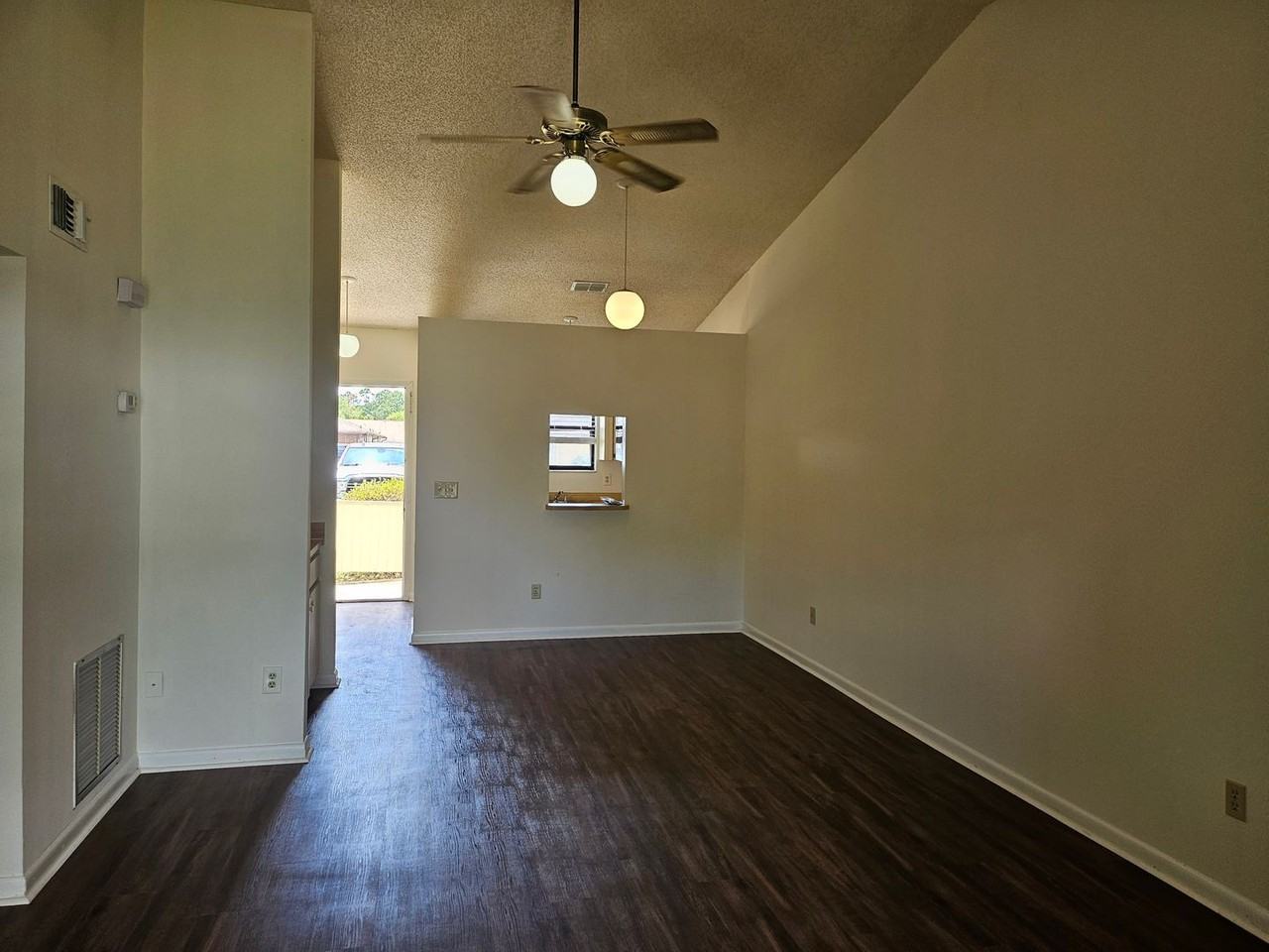 1343 Jefferson Ave #C - Photo 4 of 14