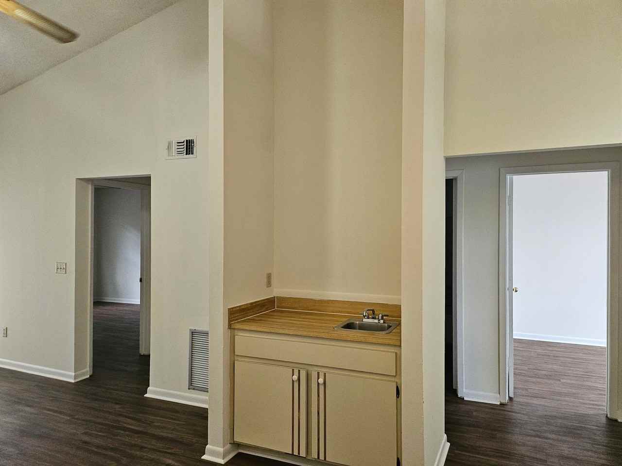 1343 Jefferson Ave #C - Photo 5 of 14