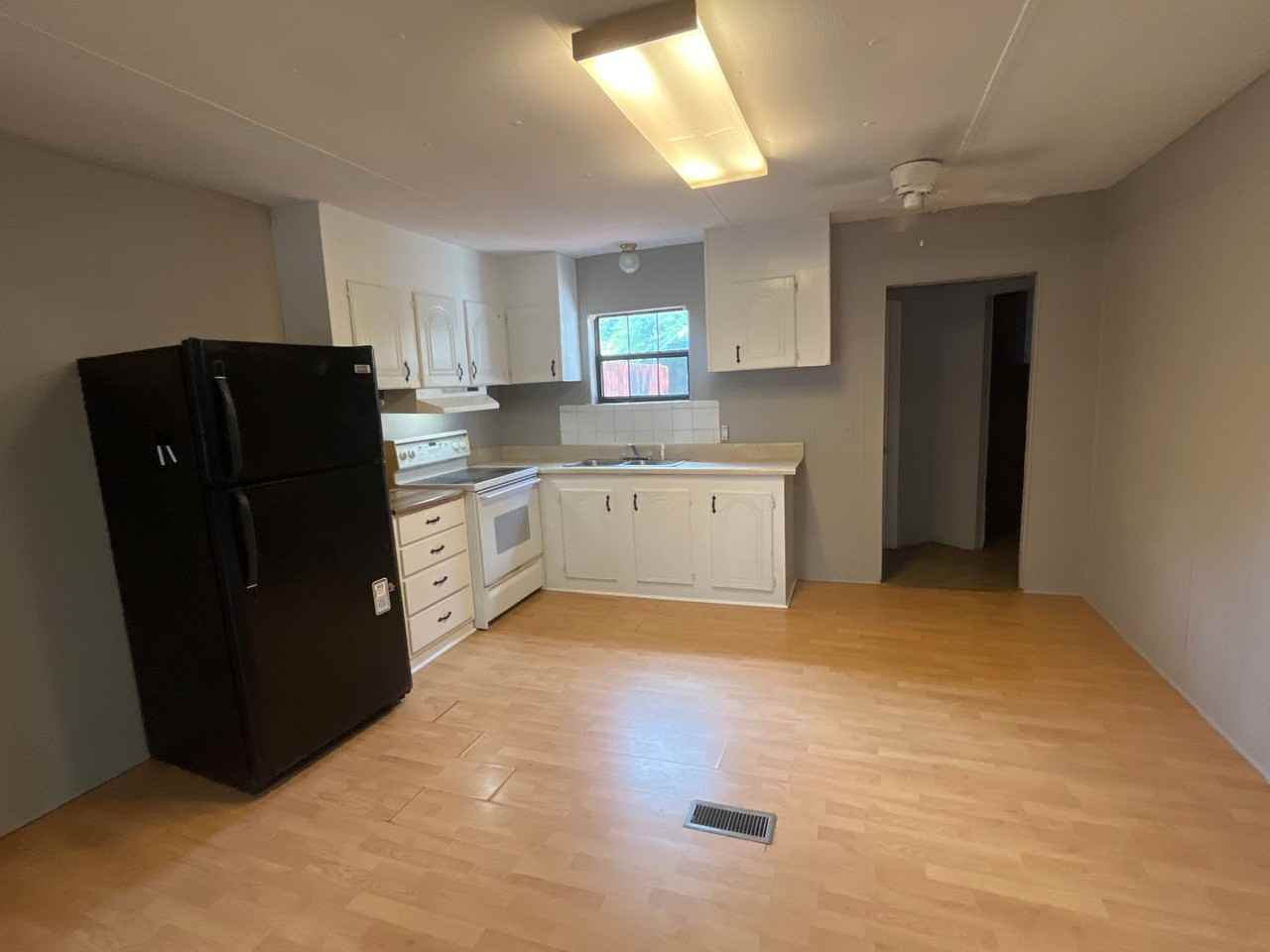 1723 W Poplar St #B - Photo 4 of 12