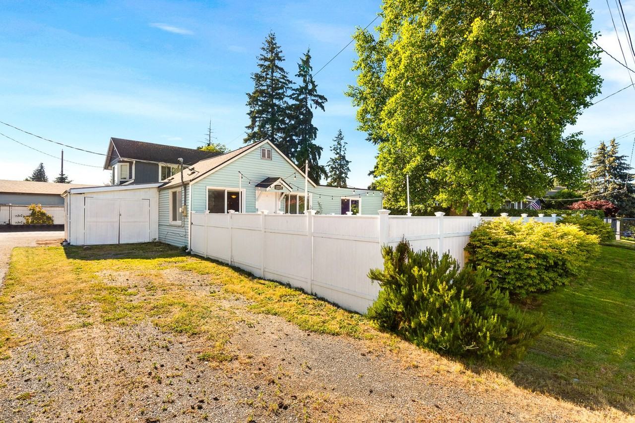 12231 1st Ave Sw - Photo 4 of 18