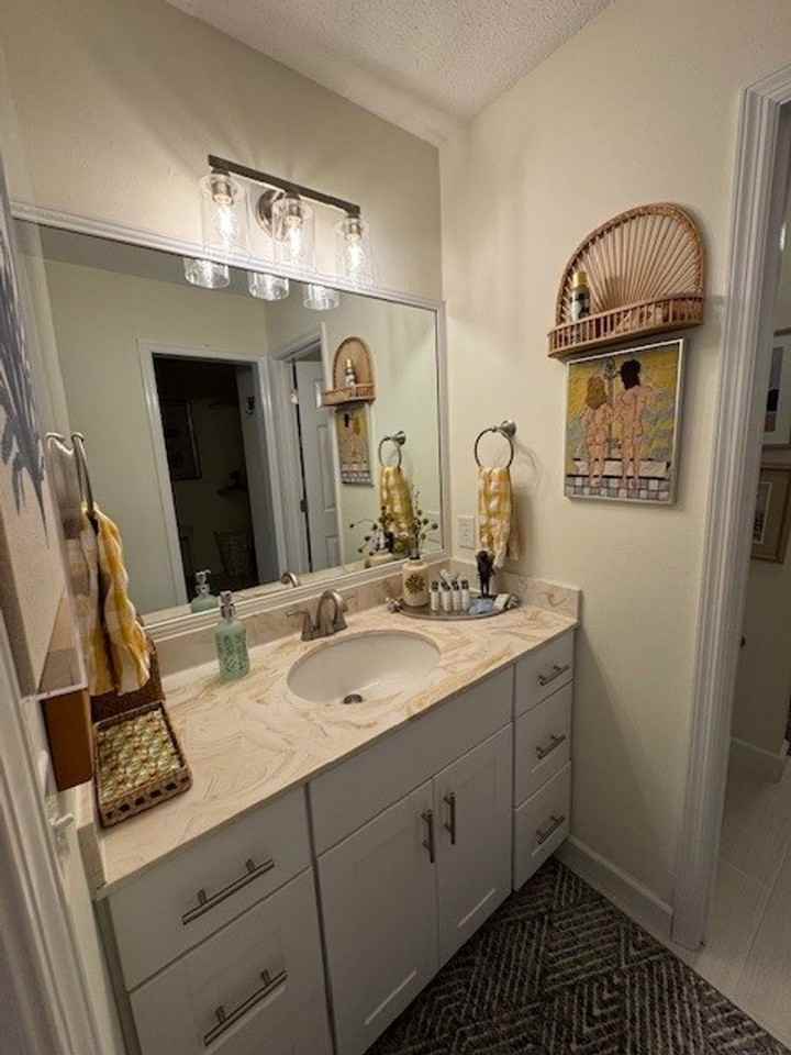 912 Newcastle St - Photo 2 of 17
