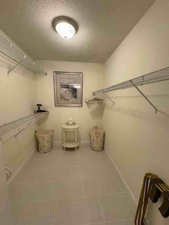 912 Newcastle St - Photo 7 of 17